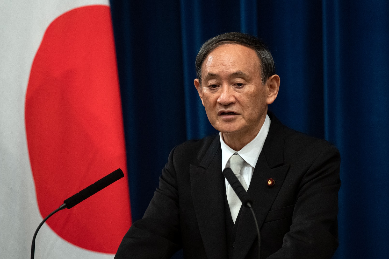 日本首相菅义伟面临的新动向与挑战